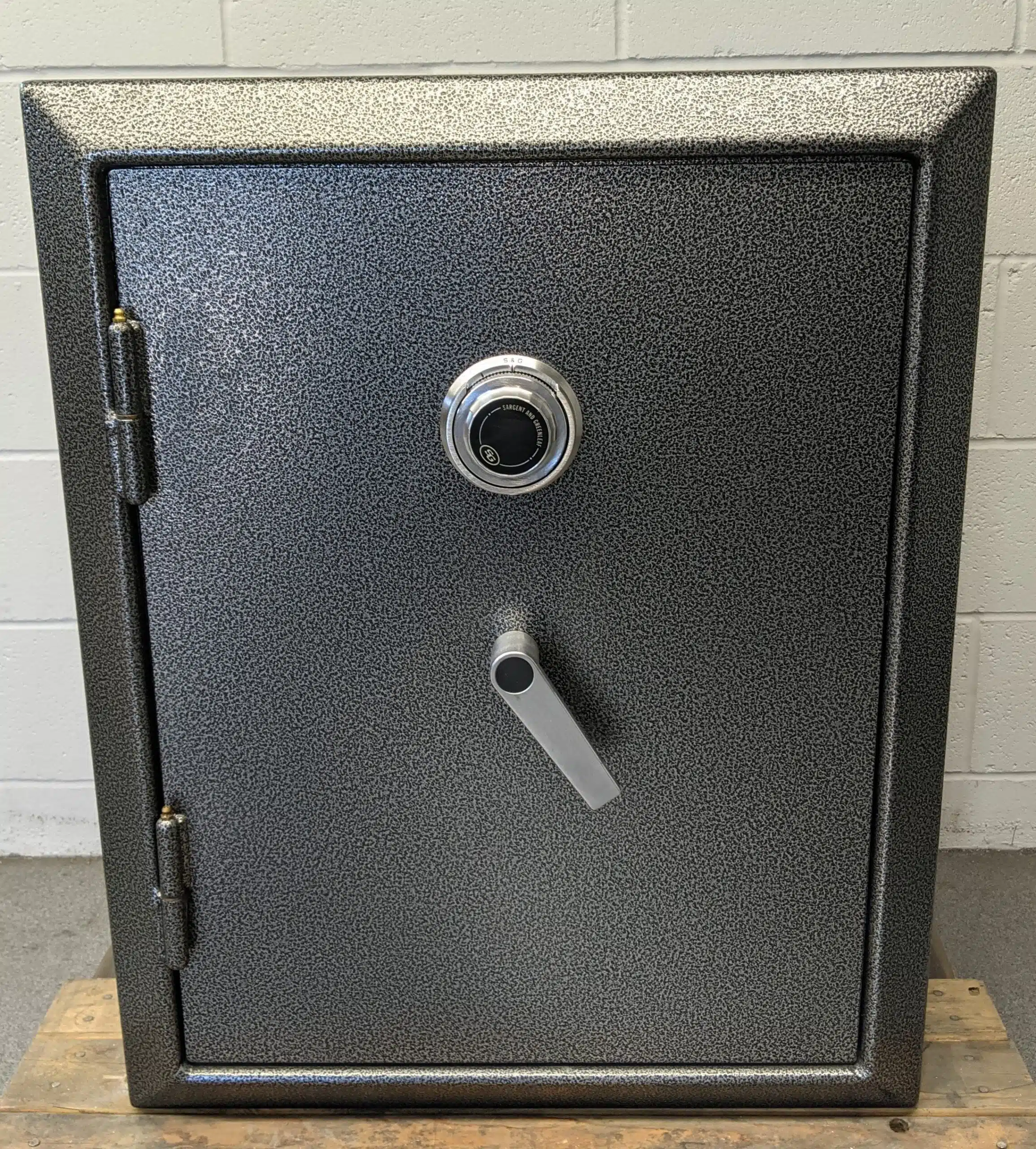 Ironman-3024-1500-Series-Small-Personal-Gun-Safe-Front.jpg