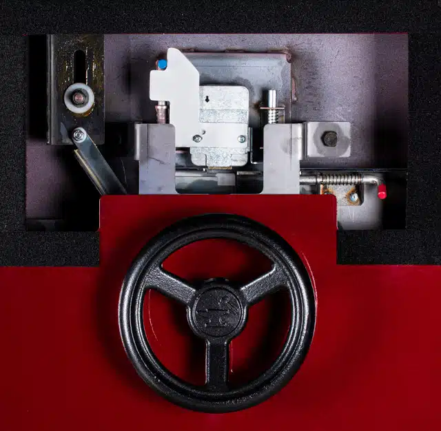 Rhino_Vault_door_workings__43086.jpg