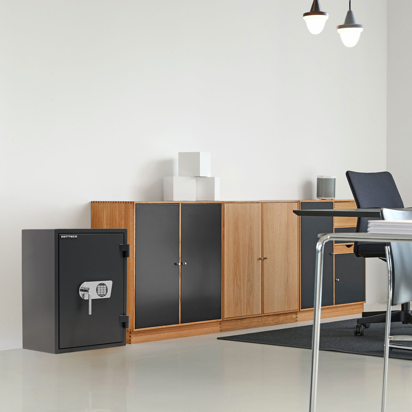 rottner-wertschutzschrank-fireprofi-65-premium-elektronikschloss-T05008_anwenderbild-1